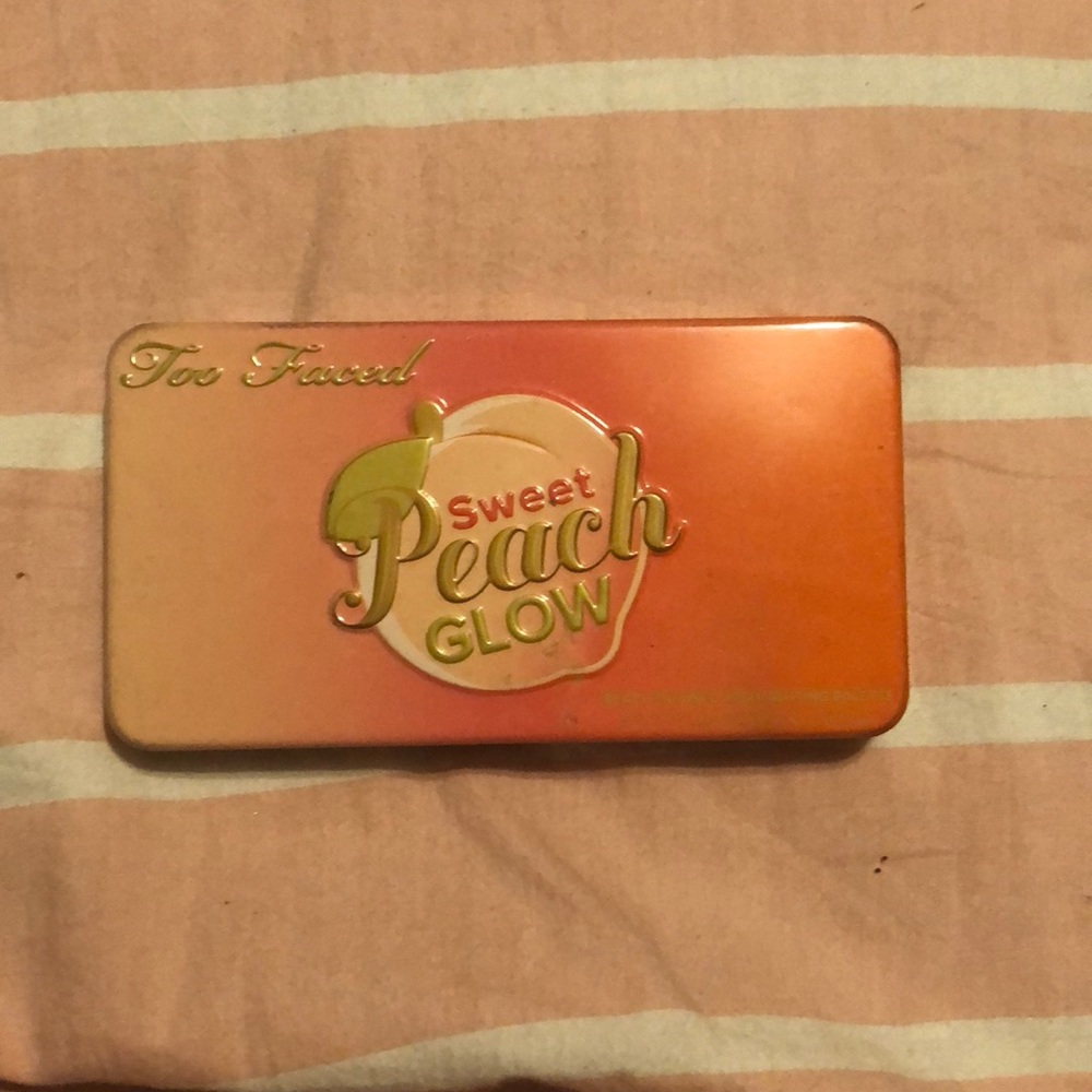 Too Faced sweet peach glow